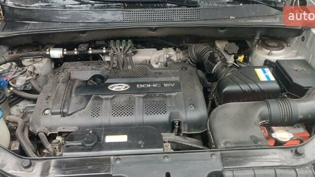 Сірий Хендай Туксон, об'ємом двигуна 1.98 л та пробігом 122 тис. км за 8300 $, фото 8 на Automoto.ua