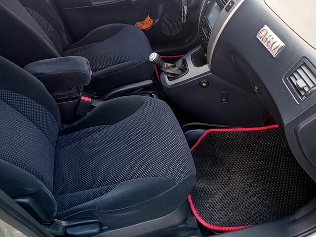 Сірий Хендай Туксон, об'ємом двигуна 2 л та пробігом 250000 тис. км за 8700 $, фото 3 на Automoto.ua