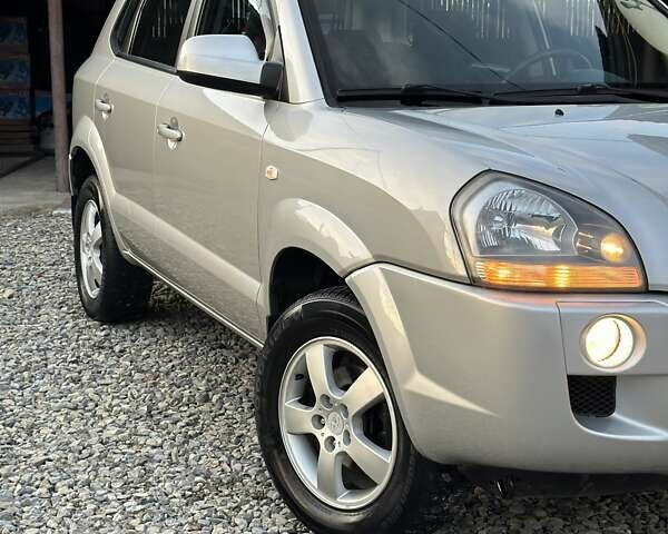 Хендай Туксон 2007 в Бережанах на Automoto.ua Серый Хендай Туксон, объемом двигателя 2 л и пробегом 172 тыс. км за 7400 $, фото 22 на Automoto.ua