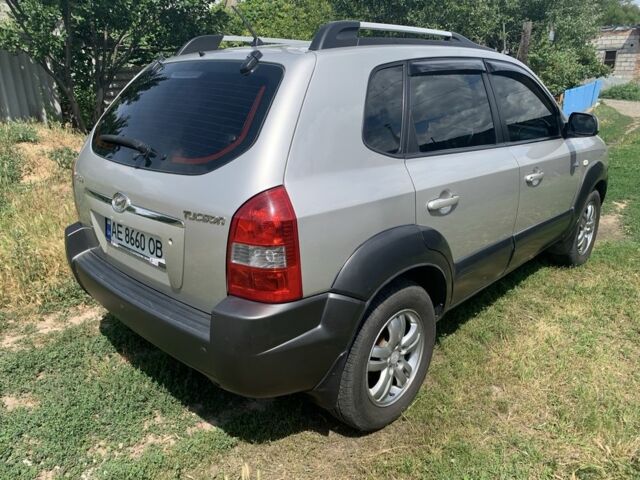 Серый Хендай Туксон, объемом двигателя 2 л и пробегом 228 тыс. км за 7400 $, фото 6 на Automoto.ua