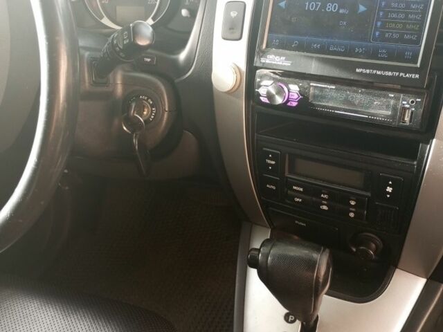 Хендай Туксон 2007 в Мукачеве на Automoto.ua Серый Хендай Туксон, объемом двигателя 2 л и пробегом 280 тыс. км за 8499 $, фото 7 на Automoto.ua