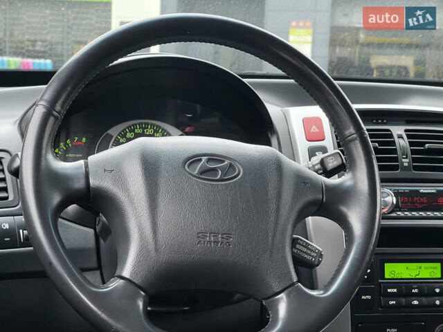 Серый Хендай Туксон, объемом двигателя 2 л и пробегом 182 тыс. км за 7600 $, фото 21 на Automoto.ua