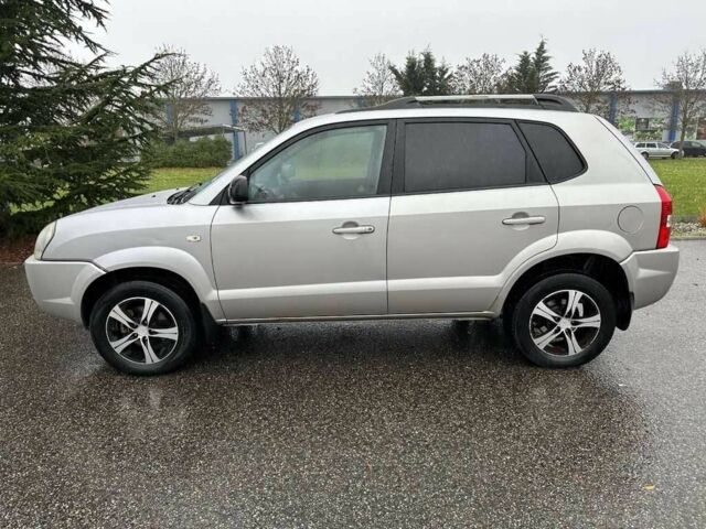 Серый Хендай Туксон, объемом двигателя 0 л и пробегом 191 тыс. км за 3308 $, фото 4 на Automoto.ua