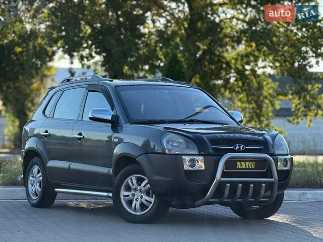 Серый Хендай Туксон, объемом двигателя 1.98 л и пробегом 282 тыс. км за 8350 $, фото 9 на Automoto.ua