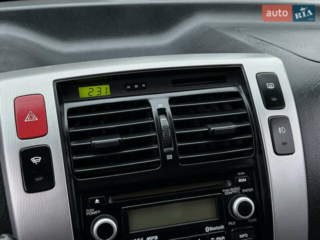 Серый Хендай Туксон, объемом двигателя 2 л и пробегом 232 тыс. км за 7200 $, фото 16 на Automoto.ua