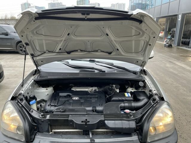 Серый Хендай Туксон, объемом двигателя 2 л и пробегом 290 тыс. км за 6400 $, фото 14 на Automoto.ua