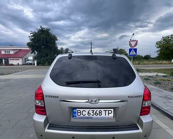 Сірий Хендай Туксон, об'ємом двигуна 1.98 л та пробігом 312 тис. км за 7777 $, фото 6 на Automoto.ua