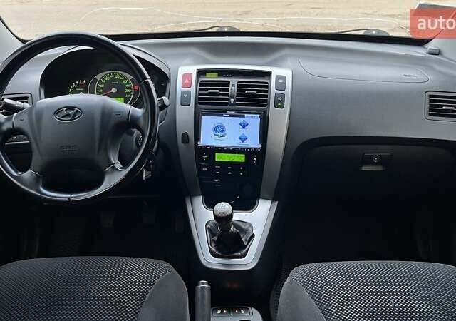 Сірий Хендай Туксон, об'ємом двигуна 1.98 л та пробігом 281 тис. км за 7200 $, фото 9 на Automoto.ua