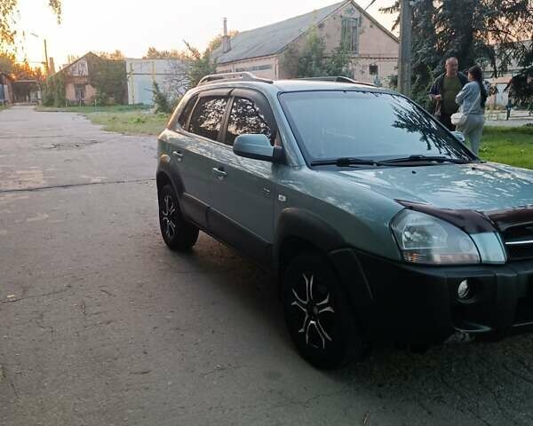 Сірий Хендай Туксон, об'ємом двигуна 1.98 л та пробігом 160 тис. км за 9000 $, фото 9 на Automoto.ua