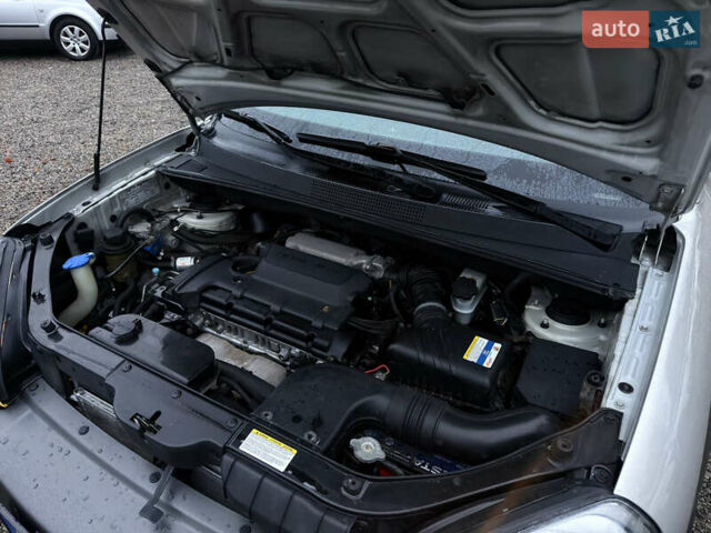 Сірий Хендай Туксон, об'ємом двигуна 2 л та пробігом 305 тис. км за 7350 $, фото 18 на Automoto.ua