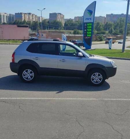 Серый Хендай Туксон, объемом двигателя 2 л и пробегом 185 тыс. км за 7999 $, фото 10 на Automoto.ua