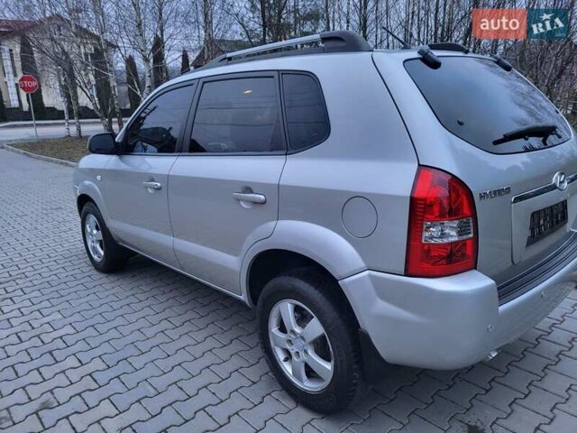 Серый Хендай Туксон, объемом двигателя 2 л и пробегом 240 тыс. км за 8300 $, фото 45 на Automoto.ua