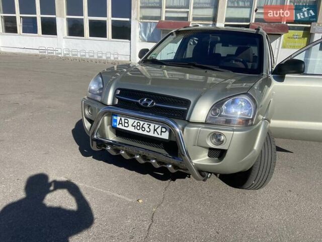 Сірий Хендай Туксон, об'ємом двигуна 1.98 л та пробігом 255 тис. км за 7350 $, фото 1 на Automoto.ua