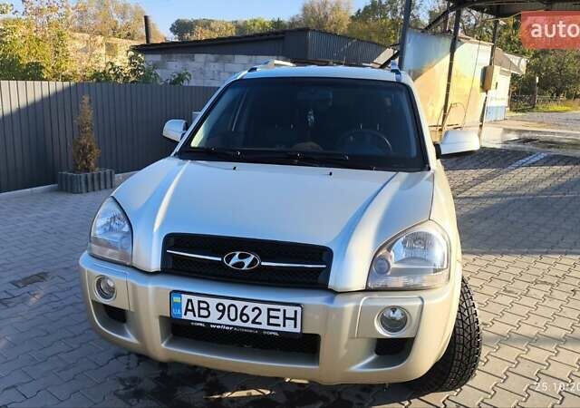 Серый Хендай Туксон, объемом двигателя 1.98 л и пробегом 193 тыс. км за 8400 $, фото 17 на Automoto.ua