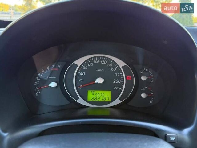 Серый Хендай Туксон, объемом двигателя 1.98 л и пробегом 282 тыс. км за 8350 $, фото 23 на Automoto.ua