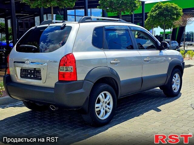 Серый Хендай Туксон, объемом двигателя 2 л и пробегом 186 тыс. км за 8700 $, фото 1 на Automoto.ua