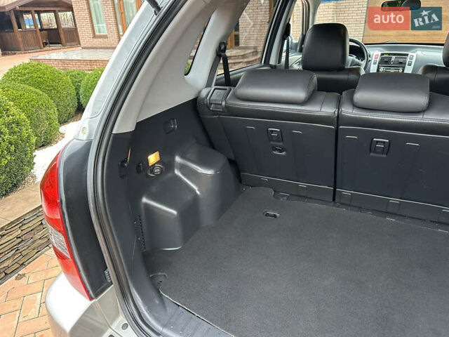 Серый Хендай Туксон, объемом двигателя 1.98 л и пробегом 217 тыс. км за 8500 $, фото 39 на Automoto.ua