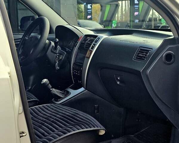 Сірий Хендай Туксон, об'ємом двигуна 2 л та пробігом 198 тис. км за 8250 $, фото 19 на Automoto.ua