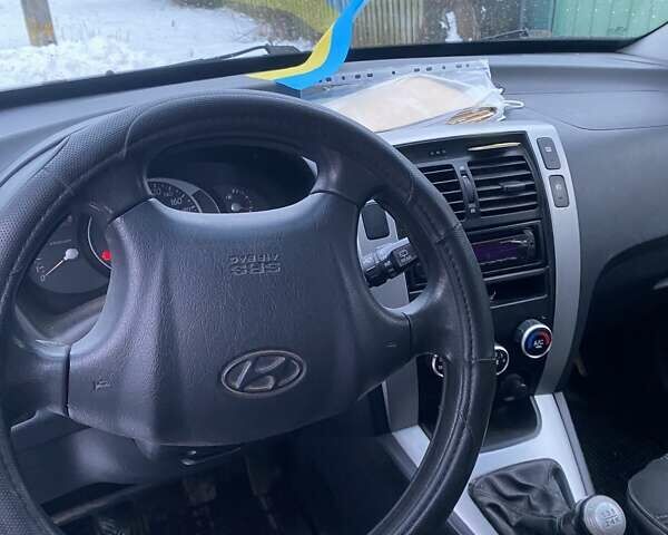 Серый Хендай Туксон, объемом двигателя 2 л и пробегом 213 тыс. км за 7999 $, фото 7 на Automoto.ua