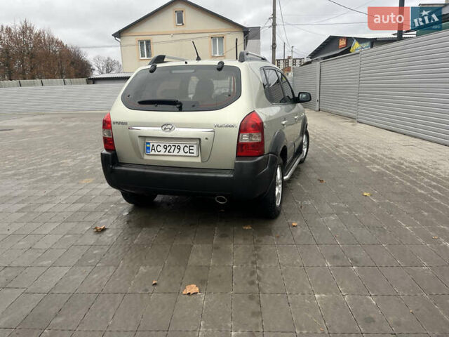 Серый Хендай Туксон, объемом двигателя 1.98 л и пробегом 194 тыс. км за 5500 $, фото 4 на Automoto.ua