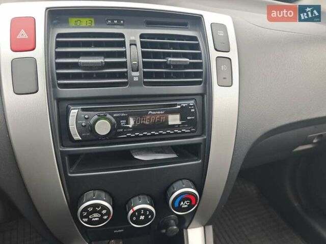 Серый Хендай Туксон, объемом двигателя 1.98 л и пробегом 173 тыс. км за 7450 $, фото 29 на Automoto.ua