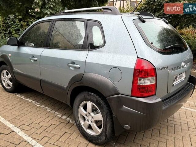 Серый Хендай Туксон, объемом двигателя 1.98 л и пробегом 218 тыс. км за 7900 $, фото 5 на Automoto.ua