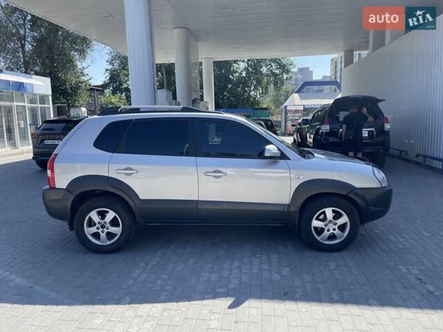 Сірий Хендай Туксон, об'ємом двигуна 1.99 л та пробігом 244 тис. км за 7200 $, фото 5 на Automoto.ua