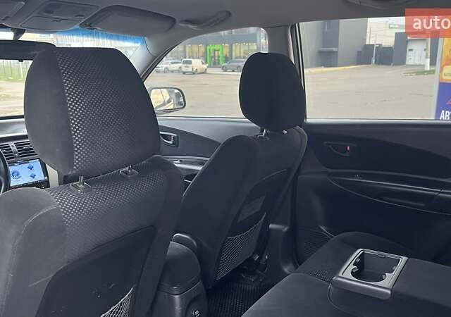 Сірий Хендай Туксон, об'ємом двигуна 1.98 л та пробігом 281 тис. км за 7200 $, фото 8 на Automoto.ua