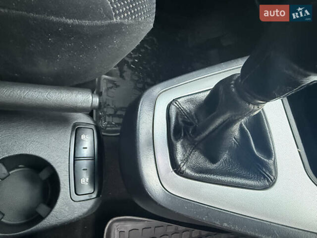 Сірий Хендай Туксон, об'ємом двигуна 1.98 л та пробігом 169 тис. км за 7890 $, фото 9 на Automoto.ua