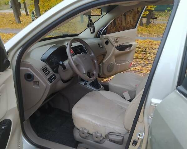 Серый Хендай Туксон, объемом двигателя 1.98 л и пробегом 250 тыс. км за 7300 $, фото 9 на Automoto.ua