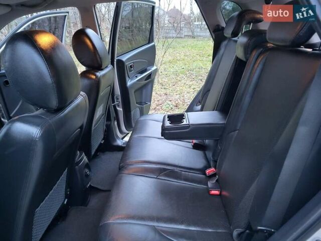 Серый Хендай Туксон, объемом двигателя 2 л и пробегом 240 тыс. км за 8300 $, фото 136 на Automoto.ua