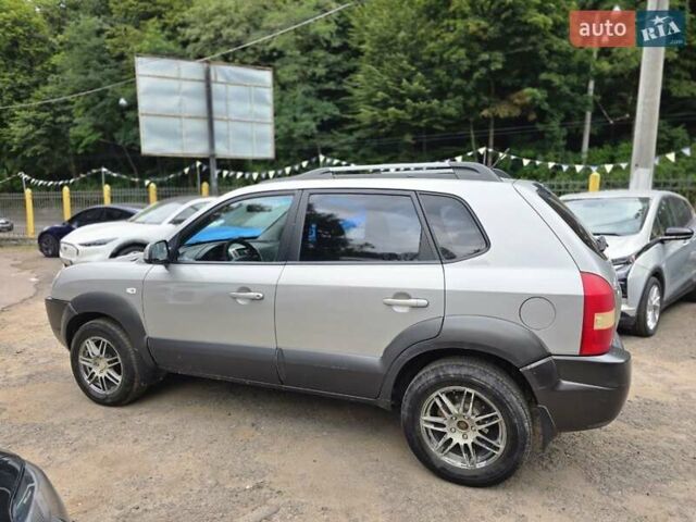 Сірий Хендай Туксон, об'ємом двигуна 1.98 л та пробігом 250 тис. км за 6900 $, фото 5 на Automoto.ua