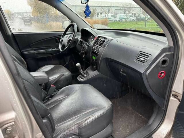 Серый Хендай Туксон, объемом двигателя 0 л и пробегом 191 тыс. км за 3308 $, фото 7 на Automoto.ua