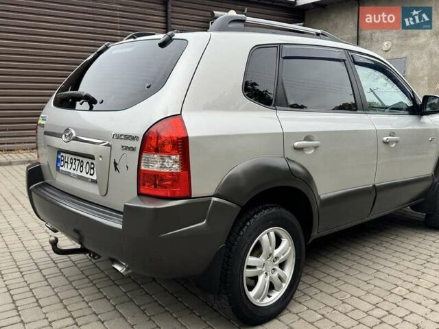 Серый Хендай Туксон, объемом двигателя 1.99 л и пробегом 208 тыс. км за 8400 $, фото 14 на Automoto.ua