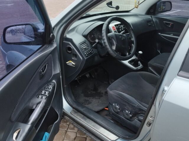 Серый Хендай Туксон, объемом двигателя 2 л и пробегом 2 тыс. км за 6800 $, фото 8 на Automoto.ua