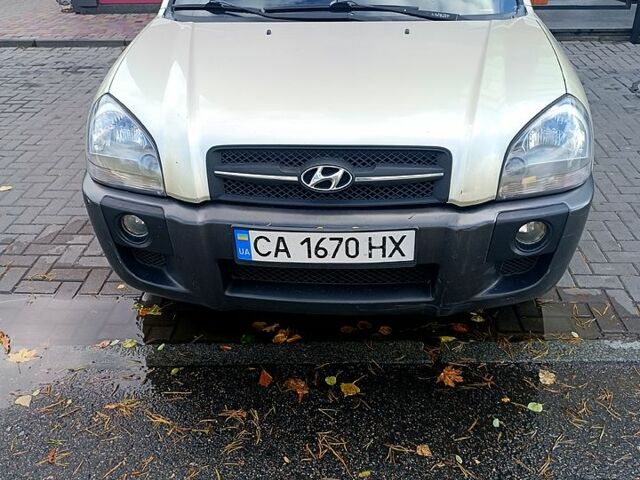 Сірий Хендай Туксон, об'ємом двигуна 2 л та пробігом 250000 тис. км за 8700 $, фото 2 на Automoto.ua