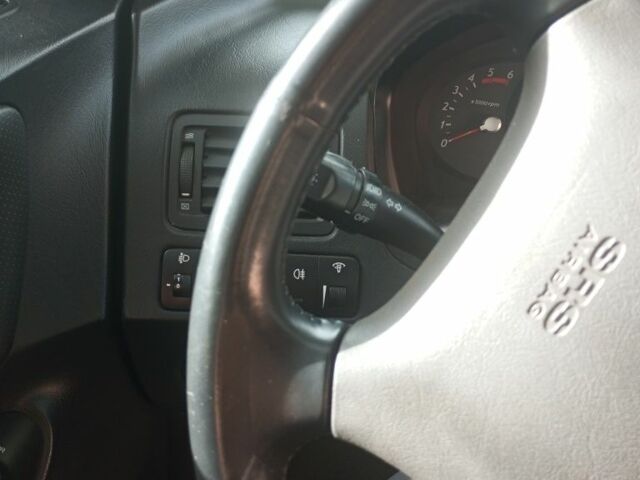 Хендай Туксон 2007 в Мукачеве на Automoto.ua Серый Хендай Туксон, объемом двигателя 2 л и пробегом 280 тыс. км за 8499 $, фото 8 на Automoto.ua