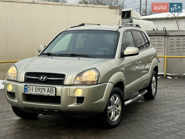 Сірий Хендай Туксон, об'ємом двигуна 2 л та пробігом 257 тис. км за 6550 $, фото 3 на Automoto.ua