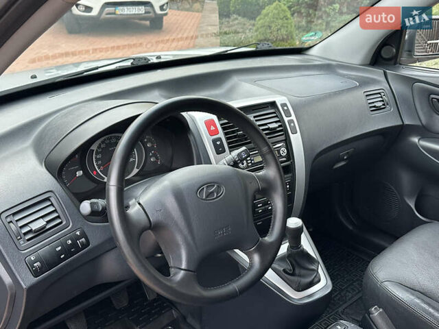 Серый Хендай Туксон, объемом двигателя 1.98 л и пробегом 217 тыс. км за 8500 $, фото 31 на Automoto.ua