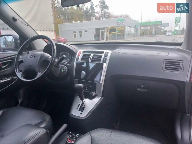 Сірий Хендай Туксон, об'ємом двигуна 2 л та пробігом 190 тис. км за 8600 $, фото 52 на Automoto.ua