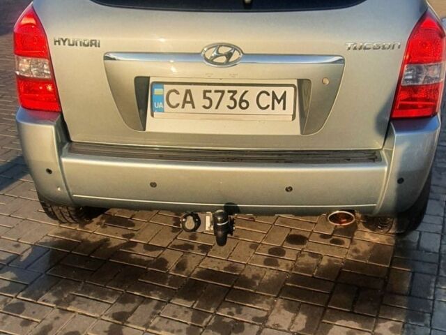 Сірий Хендай Туксон, об'ємом двигуна 2 л та пробігом 177 тис. км за 7400 $, фото 1 на Automoto.ua