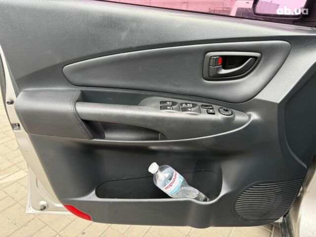 Серый Хендай Туксон, объемом двигателя 2 л и пробегом 214 тыс. км за 7990 $, фото 19 на Automoto.ua