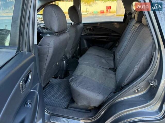 Серый Хендай Туксон, объемом двигателя 1.98 л и пробегом 282 тыс. км за 8350 $, фото 27 на Automoto.ua