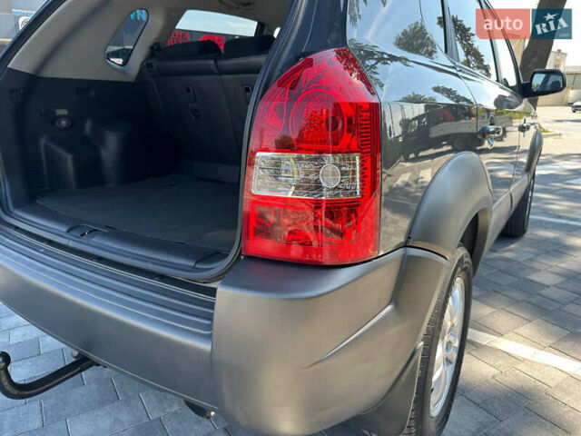Сірий Хендай Туксон, об'ємом двигуна 1.98 л та пробігом 169 тис. км за 7300 $, фото 11 на Automoto.ua