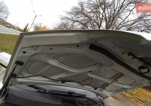 Сірий Хендай Туксон, об'ємом двигуна 2 л та пробігом 203 тис. км за 7700 $, фото 20 на Automoto.ua