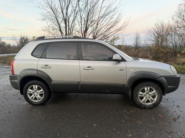 Хендай Туксон 2007 у Ахтырке на Automoto.ua Сірий Хендай Туксон, об'ємом двигуна 2 л та пробігом 192 тис. км за 6950 $, фото 5 на Automoto.ua