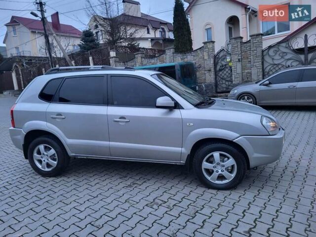 Серый Хендай Туксон, объемом двигателя 2 л и пробегом 240 тыс. км за 8300 $, фото 14 на Automoto.ua
