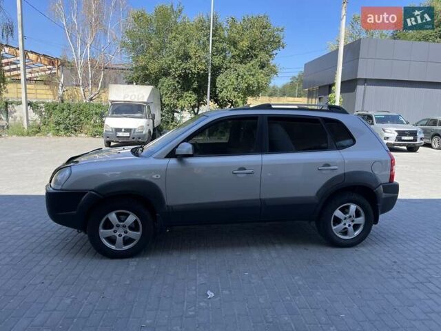 Сірий Хендай Туксон, об'ємом двигуна 1.99 л та пробігом 244 тис. км за 7200 $, фото 1 на Automoto.ua