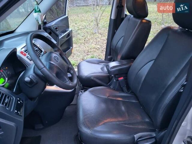 Серый Хендай Туксон, объемом двигателя 2 л и пробегом 240 тыс. км за 8300 $, фото 147 на Automoto.ua