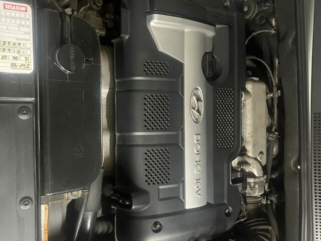 Серый Хендай Туксон, объемом двигателя 2 л и пробегом 152 тыс. км за 10000 $, фото 2 на Automoto.ua